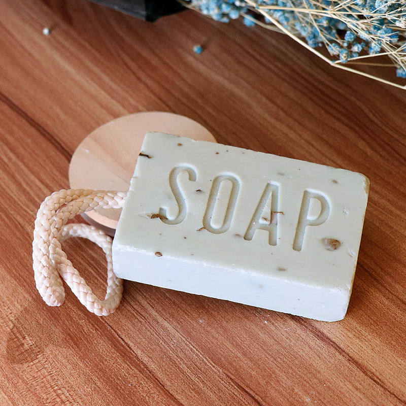 Jabón en una etiqueta privada de cuerda